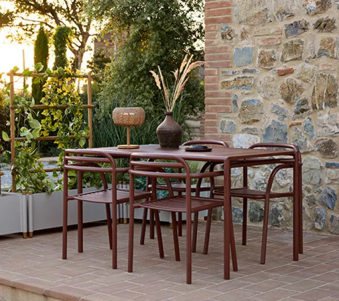 Bliss Matgrupp - Bord 80x80 cm + 2 st Stolar Desert Red