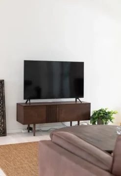 Joel Mediabänk 120 cm Rökbetsad Ek
