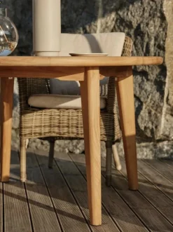 Lilja Matgrupp Rund 120 cm Teak ink Delia Karmstolar 4st